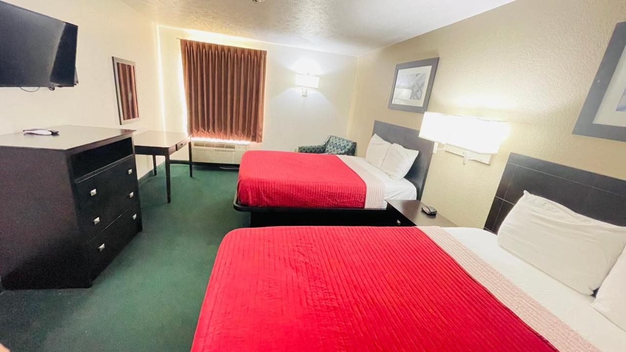 Pinckneyville Inn And Suites Bagian luar foto