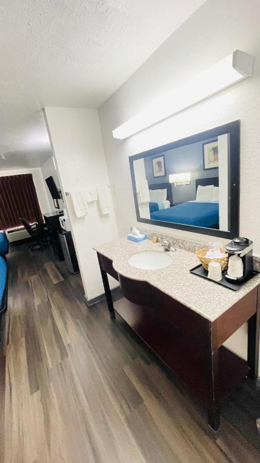 Pinckneyville Inn And Suites Bagian luar foto