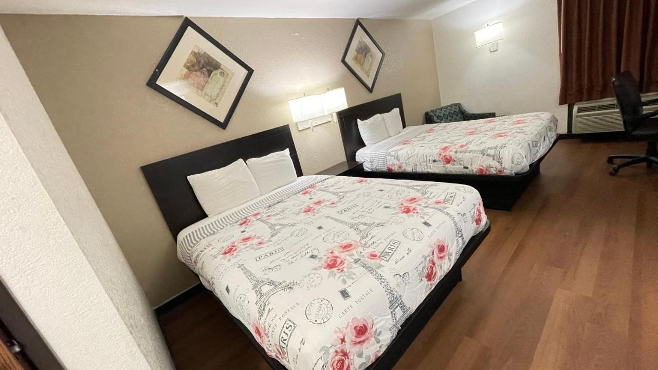 Pinckneyville Inn And Suites Bagian luar foto